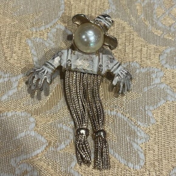 EMMONS Scarecrow Gold Faux Pearl BROOCH - Picture 4 of 8